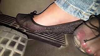 Unbelievable! Italian Milf Goes Wild with Deep Anal on Webcam!