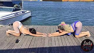 Латина MILF брюнетка с большими сиськами наслаждается оральным до спермы с другом