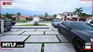 Cosplay Milf Barbie Dracula Stars in Sexy Roleplay