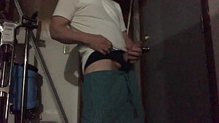 Detailed account of a gay rub