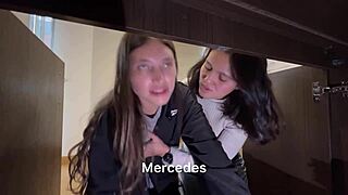 No Me Habia Dado Cuenta Que Mi Criada Estaba Tan Buena Se Agacho Para Limpiar El Estudio