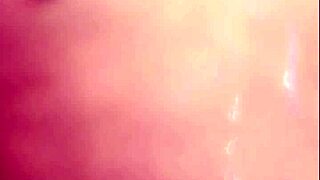 Vietnamese live show with hand gestures on Blued