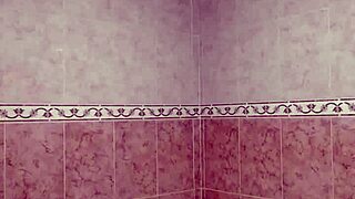 Hey, fucking and sucking this unfaithful culona in the jacuzzi, she moans loud!