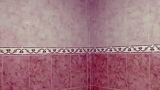 Hey, fucking and sucking this unfaithful culona in the jacuzzi, she moans loud!