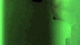 Sexy Latina Pequeña Jennifer Far explodes in passion!