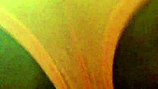 ebony shows fat cameltoe then twerks seductively