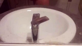 Watch This Young Gay Guy Masturbate!