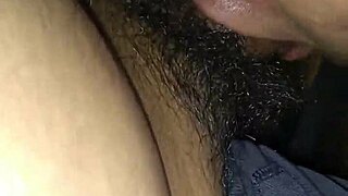 Puto gozando de verga erecta en club con antifaz y salto