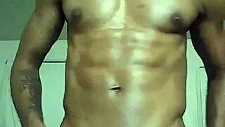 Λέω μαλακίες και χτυπάω το καυλί μου με τεράστιο πούτσο