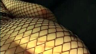 elle jouit la salope avec un monster cock en doggystyle