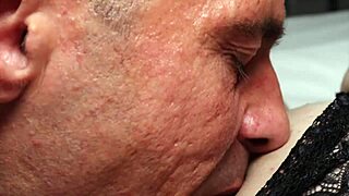 Young Cam Girl Debuts in Porno with Homemade Muff Diving Action