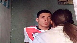 Hej, latina masturbuje veľký k*k a prehltne 😍