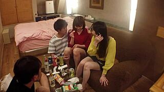 kis cicis ázsiai bombázó teljes verziós videóban