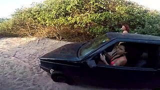 Gata fucks on beach for car help 😏