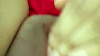 Indian babe rubs her slutty pussy before work