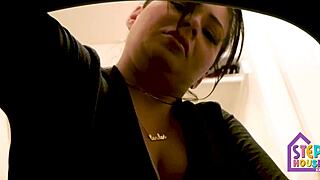 I’m obsessed with my hot stepmom London Rose stuck in the washer