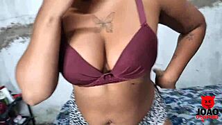 Mel Fadinha odevzdává křivky obrovskému čuráku černého hřebce bez kondomu