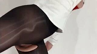 siganjue the asian brunette masturbates her wet pussy in open crotch stockings