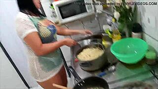 i swear sarah rosa cookin’ sexy macarrão is hottt!