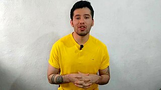 joven twink dotado de 21cm penetra al se�or taquero en la bodega de salsas a pelo