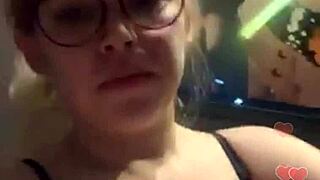 russian chick flashes her tits on periscope
