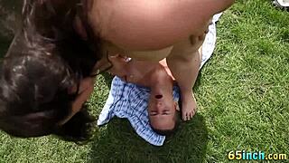 I'm overwhelmed watching this big beauty get her pussy eaten during face sitting