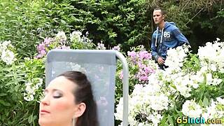 I'm overwhelmed watching this big beauty get her pussy eaten during face sitting