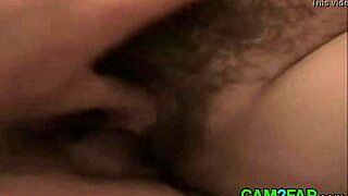 Amatööri kova videotus mehukkaalla creampie-lopetuksella