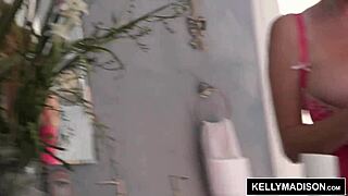 kelly madison, seduce me in pink?