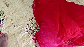 Amateur couple fucks pussy in saree