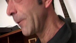 omg, she masturbates in car before horny old man fucks her! 🚗