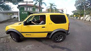 Duas Gatas Se Exibindo Na Rua E Transando Com Cara Dentro De Um Jimmi -Pernocas - Sumaya Ganesha