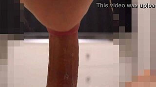 Cremita en su boca late mi polla y lo nota. Babe notices cum in mouth.