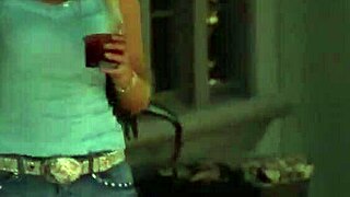 Удачливые парни трахают горячих цыпочек