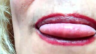 Webcam Mature Woman with Saggy Tits Shows Off