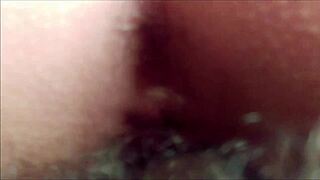 Pantat Pacarku di Kasur Berderit