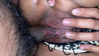 rica morena abre sus piernas para mi con emocion