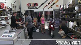 so this amateur chick got cash just to flash her sexy moves