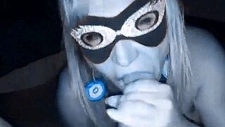 Madura culona argenta chupa la pija y se sienta a gozarla