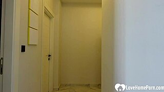 走廊辣妹被狗爬式狂捅