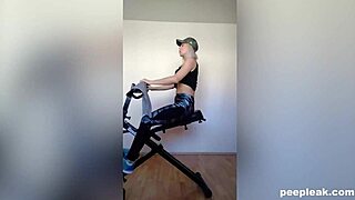 Blonde Sporty Miss Masturbates During Workout