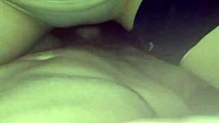 se corre mientras me la follo duro