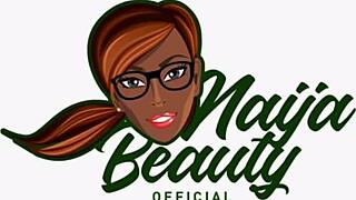 Sexy Twerker Fingering Pussy