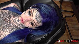 Australian beauty amber luke gets a new nose tattoo