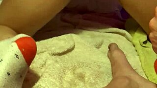 Teen performs double fisting on cam.