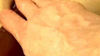 Teen performs double fisting on cam.