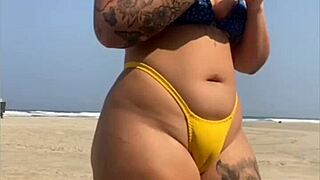 Peguei seu pau e deixei ele tocar minha buceta em público.