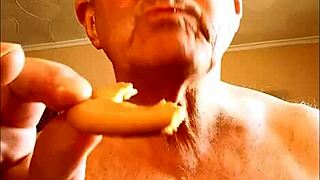 watch me wank myself off onto a biscuit staring at bengeeman