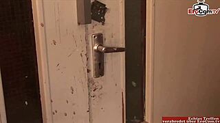 Hübsche blonde babe liebt doppelten cumshot mit big tits und hairy milf model!