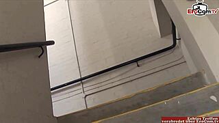 Hübsche blonde babe liebt doppelten cumshot mit big tits und hairy milf model!